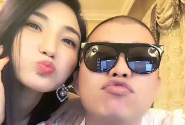 二驴的网红八卦是谁-_辛巴二驴直播互怼真相_辛巴二驴抛妻弃子事件